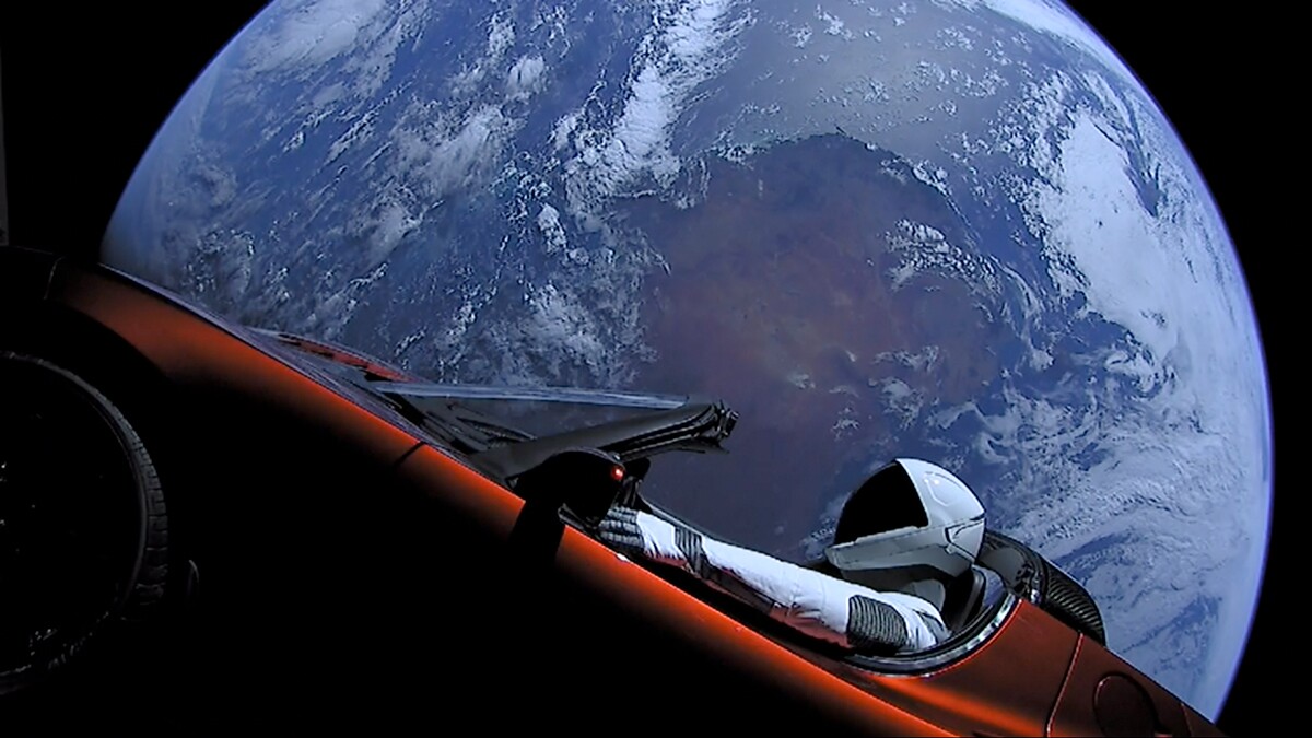 Elon Musk's Tesla Roadster, with Earth in background. "Spaceman" mannequin wearing SpaceX Spacesuit in driving seat. | SpaceX/Wikimedia Commons