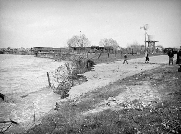Roads and fences in the San Gabriel Valley were endangered of being washed washed out, like in this flood of the San Gabriel or Rio Hondo River in 1938 | Courtesy of the Los Angeles Public Library