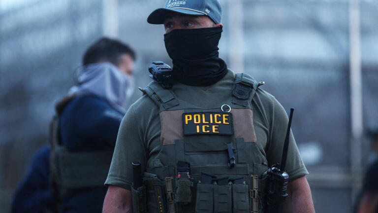 Investigation finds hundreds of citizens detained by ICE