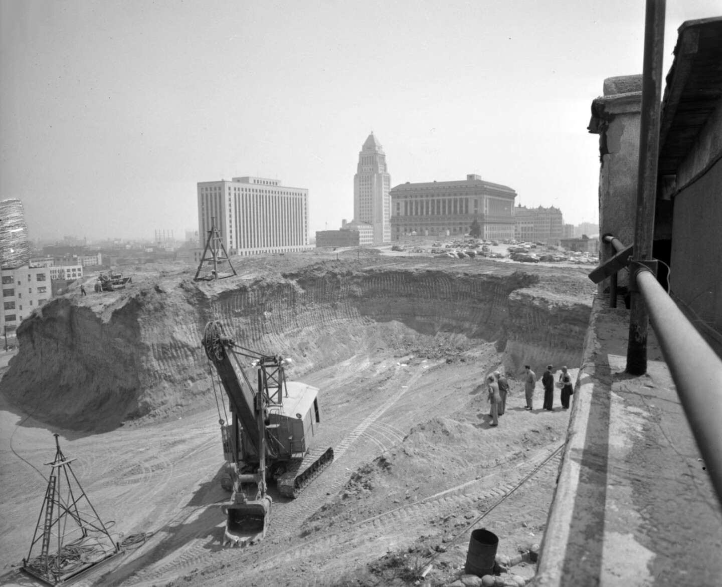 Excavation of Fort Moore Hill, 1949. Courtesy of the Los Angeles Times Photographic Archive, Young Research Library, UCLA.
