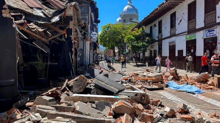 7.4-magnitude earthquake rocks Colombia
