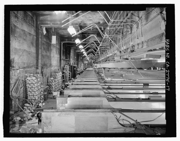 The Holiday Bowl Coffee Shop in 2002 prior to demolition | Library of Congress, Prints & Photographs Division, Historic American Buildings Survey