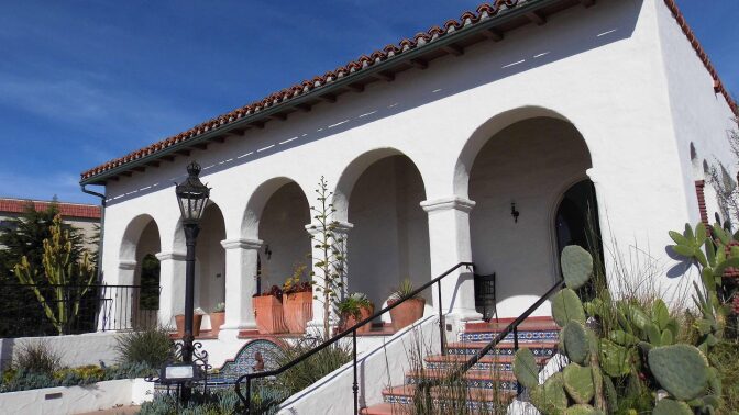 Outdoor view of the Casa Romantica Cultural Center.