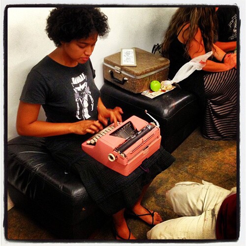 Pop-up typewriter poetry provided by an artist at NOMAD Gallery | Photo: Instagram @engageLAspaces