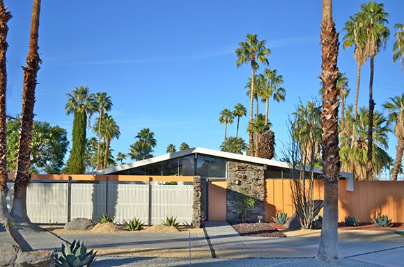 Twin Palms Estates Development - Model A2 Residence at 992 East LaJolla Drive (1957, Palmer & Krisel) | Photo: Hank Connell.