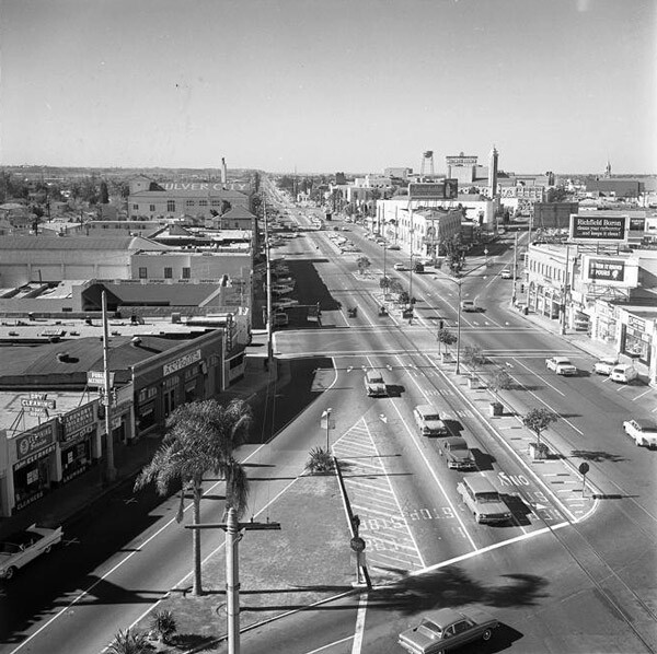 Intersection of Washington and Culver in 1963. Courtesy of the Los Angeles Times Photographic Archive, Young Research Library, UCLA. Used under a Creative Commons license.