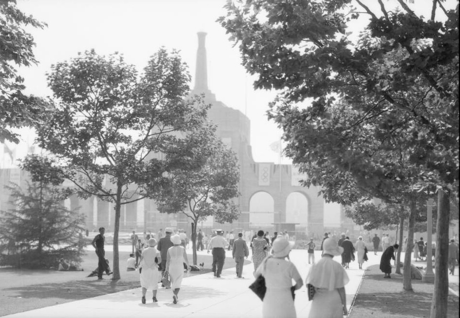 Crowds walk toward the Coliseum during the 1932 Olympics in Los Angeles.