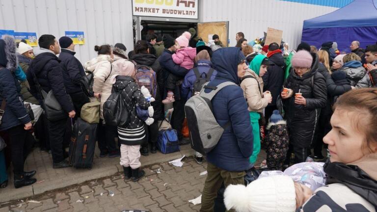 Ukrainians flee to Poland amid Russian bombardment