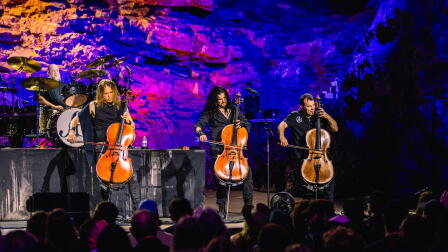Apocalyptica Perform "Enter Sandman"