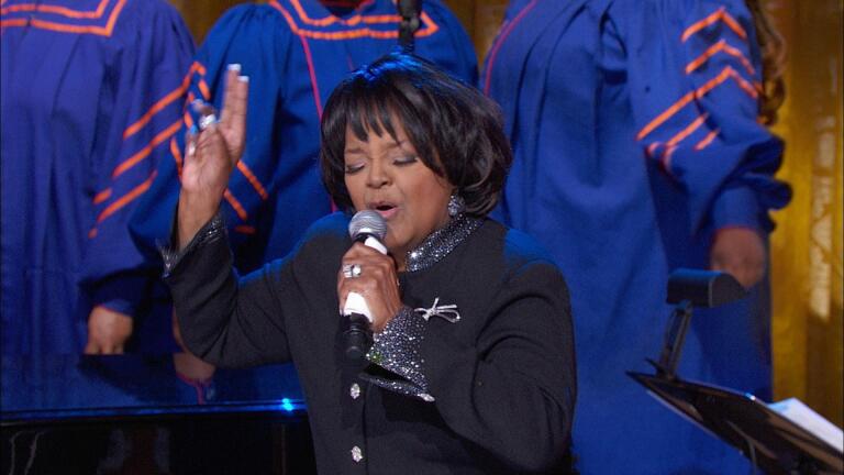 Shirley Caesar Performs "Sweeping Through the City"