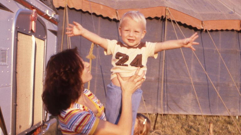 THE “STILL” FLYING WALLENDAS