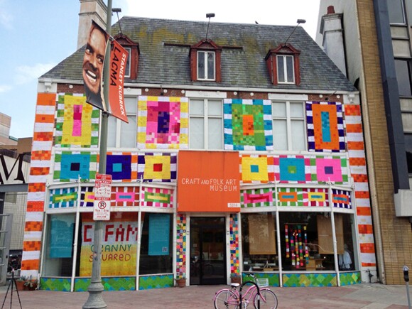 yarnbomb4.jpg