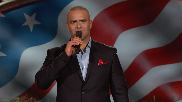 Christopher Jackson Performs "Can You Feel the Love Tonight"