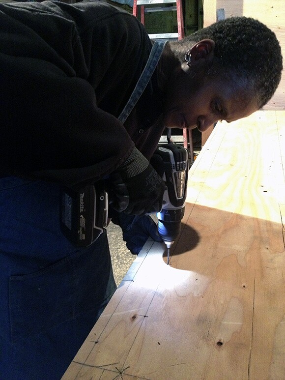 Dominique Moody constructing "The Urban Nomad" | Photo: Lynell George