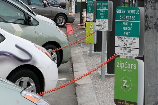 Three converted Prius Plug-In Hybrids charging at San Francisco City Hall public recharging station. | Felix Kramer / Creative Commons