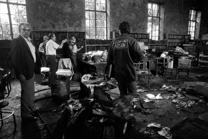 Arson investigators in art and music reading room of Los Angeles Central Library, 1986