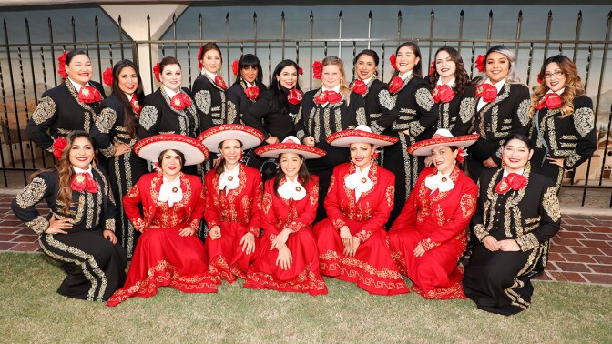 Mariachi Divas de Cindy Shea (top row), Leonor Xochitl Perez, Ph.D. (top row, sixth, clockwise) and Las Adelitas (bottom row, in red) from London at the International Mariachi Women’s Festival, July 21, 2018. | Eddie Sakaki Photographer
