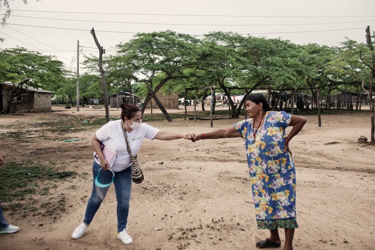 UNHCR’s Nansen Refugee Award Laureate 2020, Mayerlin Vergara (left), in Riohacha, Colombia. | Courtesy UNHCR/Nicolo Filippo Rosso