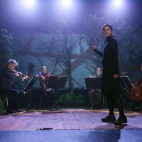Lisa Bielawa conducts the Kronos Quartet on the set of Vireo