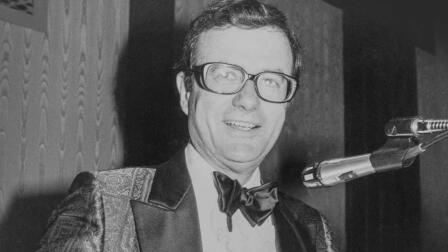 Political satirist Mark Russell dies at 90