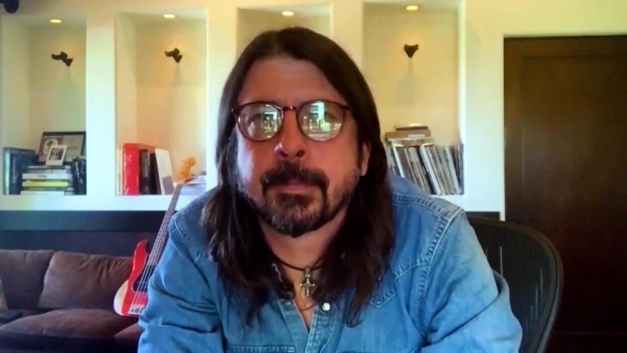 Dave Grohl: "I Was Scared" to Write About Kurt Cobain
