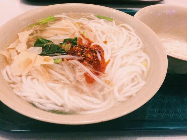 Crossing over bridge noodles | Photo by Clarissa Wei
