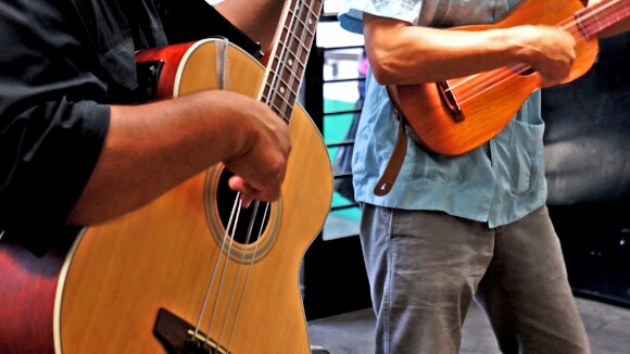 Quetzal performance in Los Angeles bus terminal of El Paso Los Angeles Limousine Express, Inc.