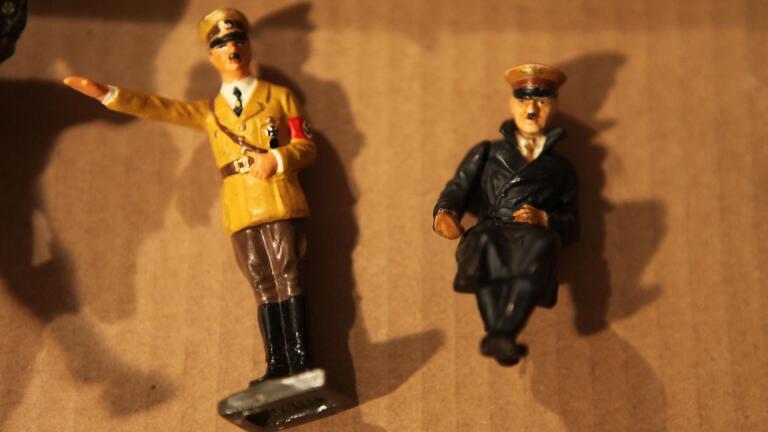 Preview: disputed picture frame, German toy soldiers