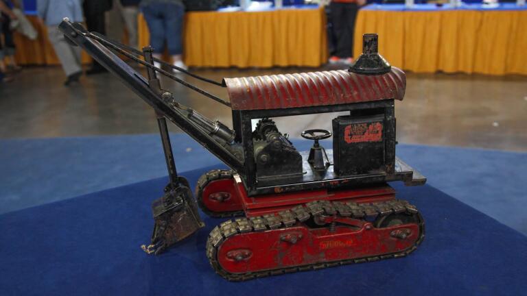 Appraisal: Buddy "L" Steam Shovel on Treads, ca. 1925