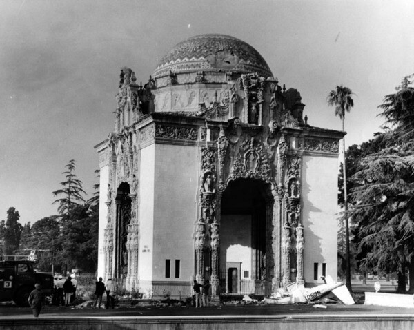 Crash wreckage at Portal of Folded Wings monument, 1969 | Herald-Examiner Collection, courtesy of the Los Angeles Public Library