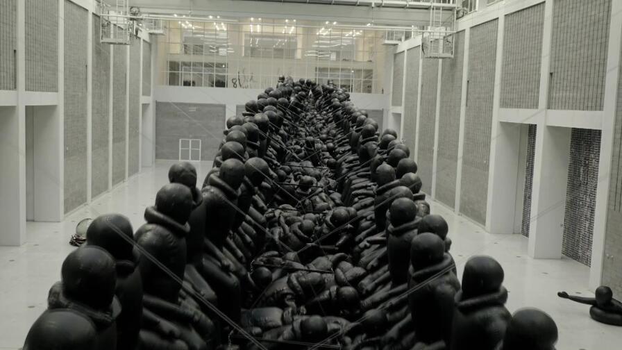The Multitudes of the Displaced
