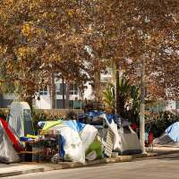 Homeless neighbors living in tents along Homewood Avenue in Hollywood on Nov. 24, 2020. Covid-19 restrictions has created challenges for homeless people seeking indoor spaces where they used to find respite. | Al Seib / Los Angeles Times via Getty Images