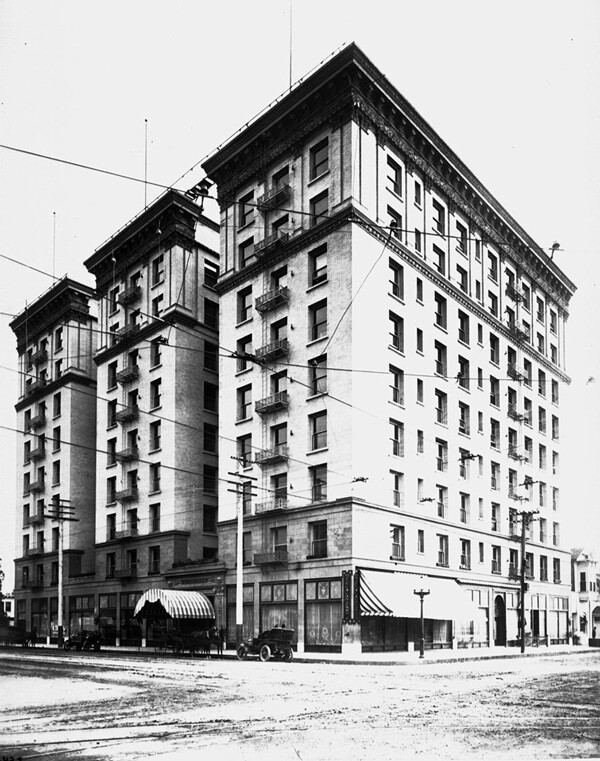 Circa 1907 view of the Lankershim Hotel. Courtesy of the Title Insurance and Trust / C.C. Pierce Photography Collection, USC Libraries.
