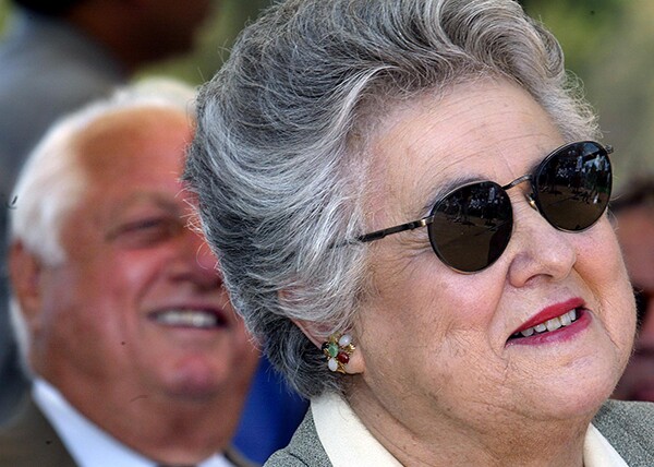 Dedication of the Rosalind 'Roz' Wyman Diamond at Cheviot Hills Recreation Center. July 21, 2003. | Photo by Ken Hively/Los Angeles Times via Getty Images)