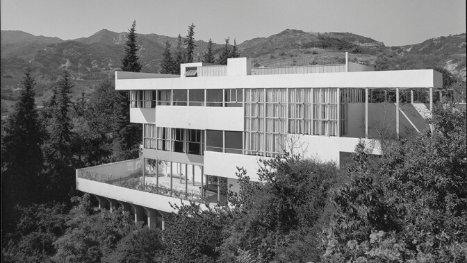 The Lovell "Health House," designed by Richard Neutra is featured in "Sun Seekers: The Cure of California." | J. Paul Getty Trust / Getty Research Institute, Los Angeles / Julius Shulman photography archive, 1936-1997