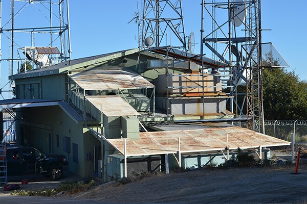 KCET's transmitter building on Mount Wilson, a facility also shared by KLCS-TV, KKLA-FM and KSCA-FM. | Photo: Elson Trinidad