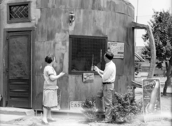 The Oil Can restaurant in Montebello, 1928. Courtesy of the USC Libraries - Dick Whittington Photography Collection.