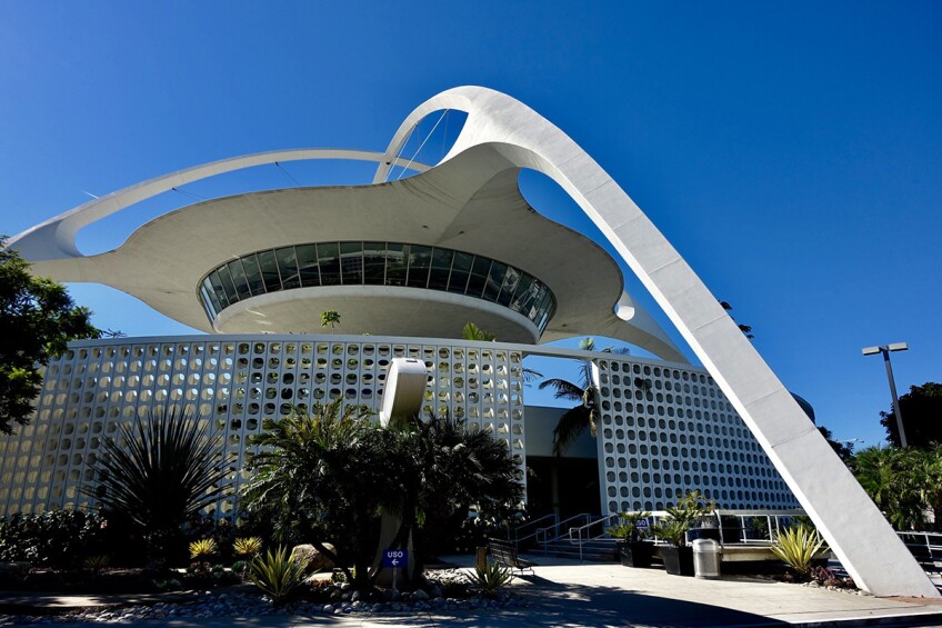 The Theme Building at LAX | Flickr/yuki_alm_misa/Creative Commons (CC BY-NC-ND 2.0)