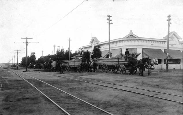 1900 view of Santa Monica Boulevard in Sawtelle. Courtesy of the Photo Collection - Los Angeles Public Library.