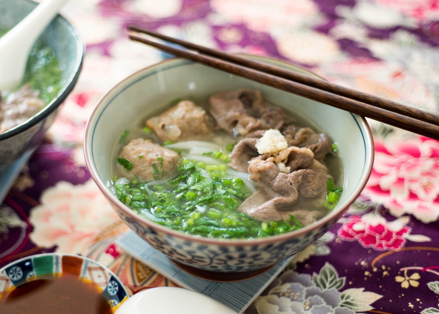 A bowl of noodles served with Teochew meatballs.