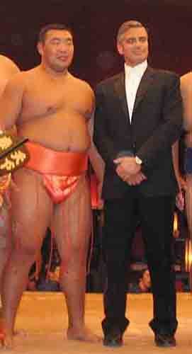 Byamba with actor George Clooney, in 2006 on the Oceans 13
