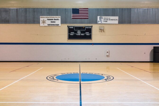 The basketball court located at the Jackie Robinson Park in Sun Village, CA. | Kim Stringfellow © 2017
