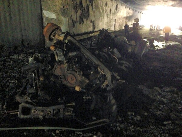Crash at the I-5/2 freeway interchange that caused the fire | Photo: Courtesy of LAFD