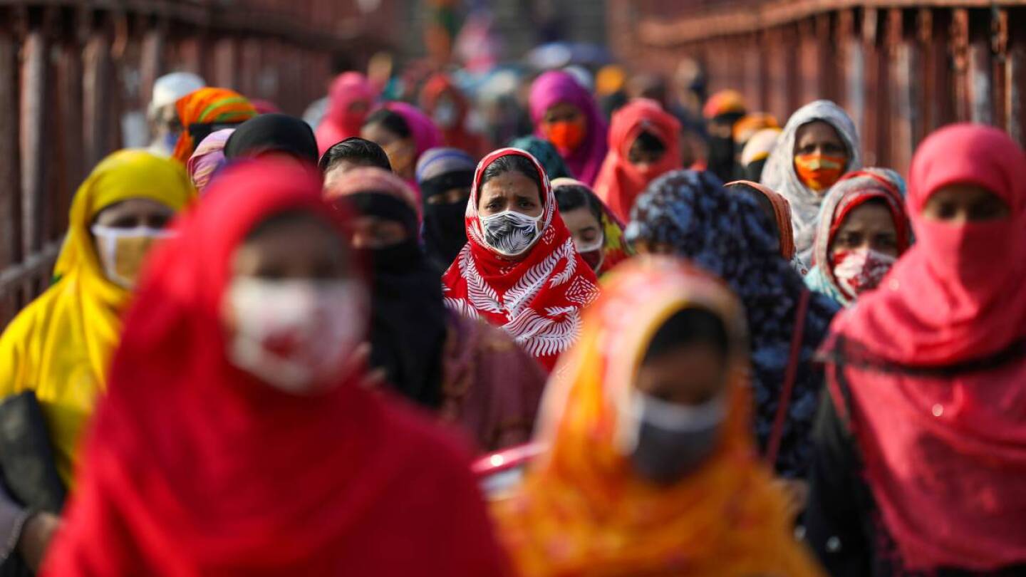 Garment workers return from a workplace as factories reopened after the government has eased the restrictions amid concerns over the coronavirus disease (COVID-19) outbreak in Dhaka, Bangladesh, May 4, 2020. | REUTERS/Mohammad Ponir Hossain