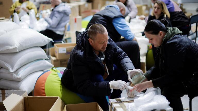 Volunteers risk it all to bring aid to trapped Ukrainians