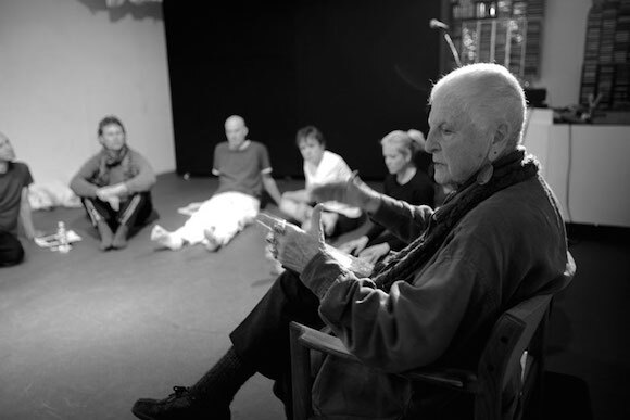 Rachel Rosenthal in a teaching circle. | Courtesy the Rachel Rosenthal Company