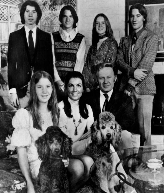 Family photo of the Louds