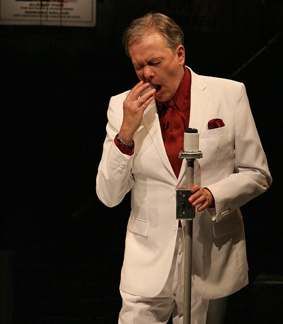 Todd Robbins makes a snack of a light bulb in Play Dead at the Geffen Playhouse. | Photo: Michael Lamont