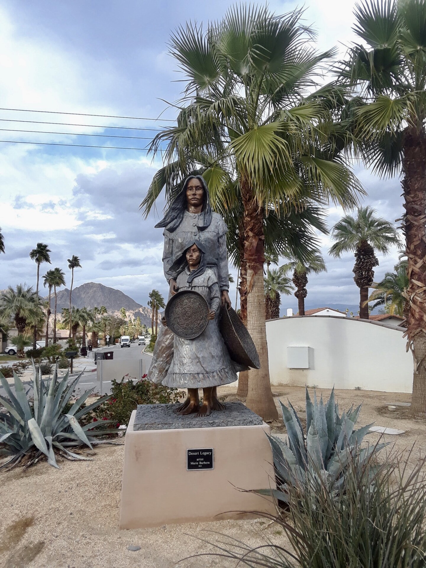 La Quinta sculpture of a mother and daughter.