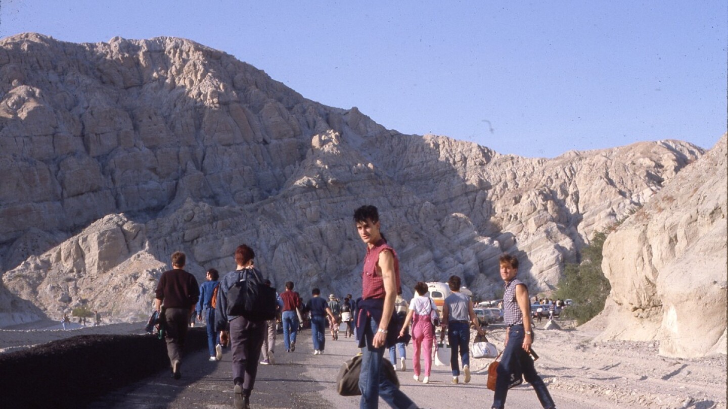 Psi Com singer Perry Farrell and drummer Aaron Sherer, Desolation Center: Mojave Auszug, 1984 | Mariska Leyssius